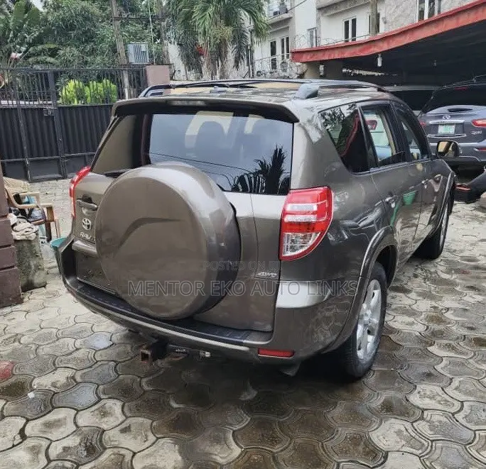 Toyota RAV4 2012 Brown