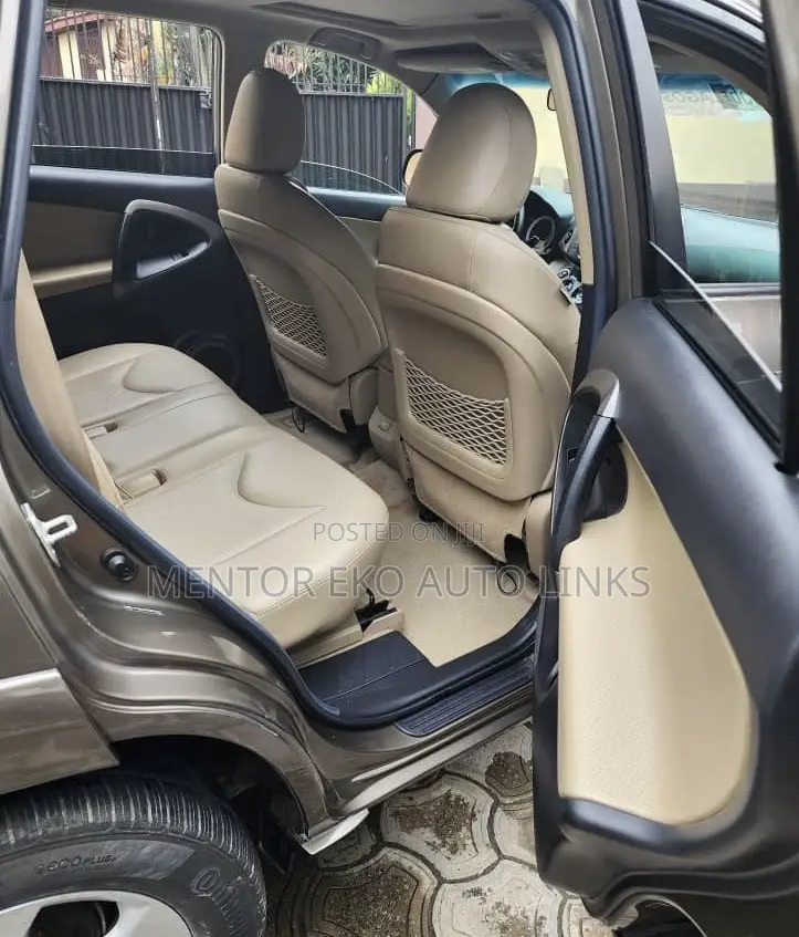 Toyota RAV4 2012 Brown