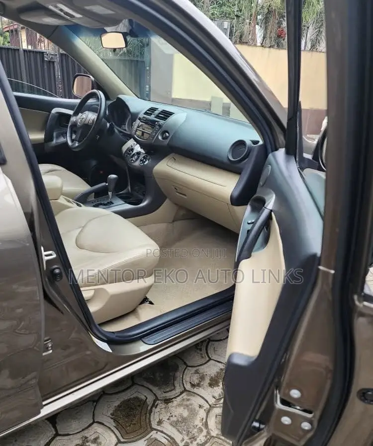Toyota RAV4 2012 Brown