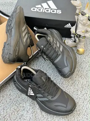 Sneakers 40-44 Normal Fitting Fully Boxed