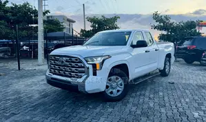 Toyota Tundra 2025 White