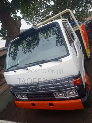 Toyota Dyna 200 With 2RZ Engine