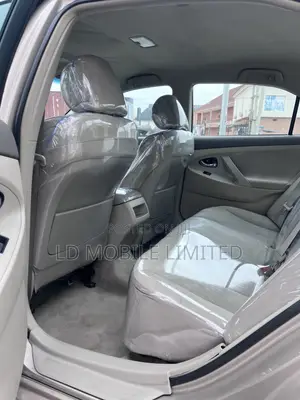 Toyota Camry LE V6 4dr Sedan (3.5L 6cyl 6AM) 2007