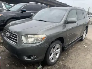 Toyota Highlander Sport 2010 Green