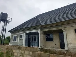 7bdrm Bungalow in Ugheli for sale