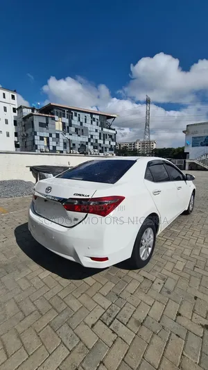 Toyota Corolla 2019 White