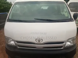 Toyota HiAce 2010 White