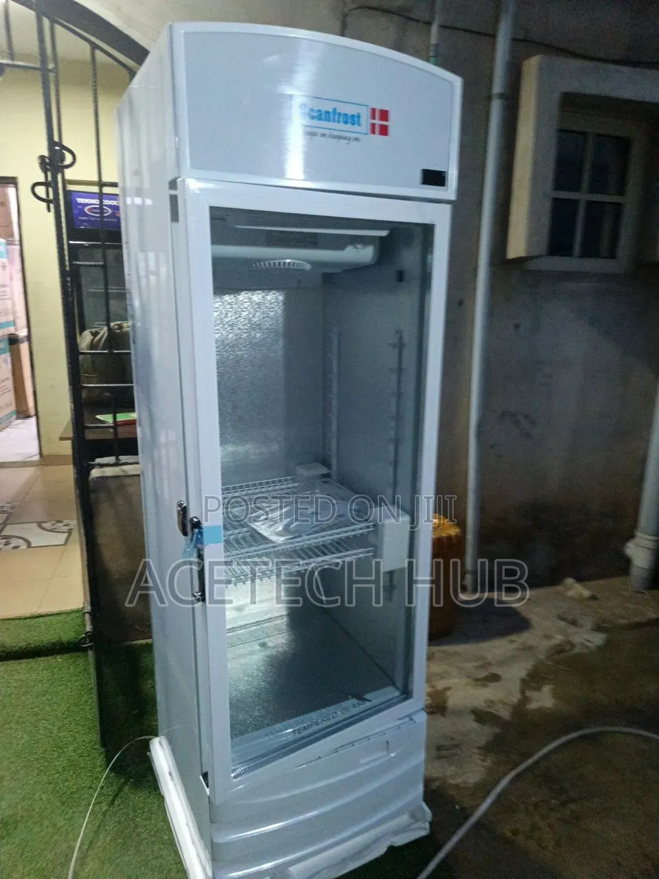 Scanfrost 300L Shop Display Cooler