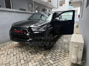 Toyota Hilux 2021 Black