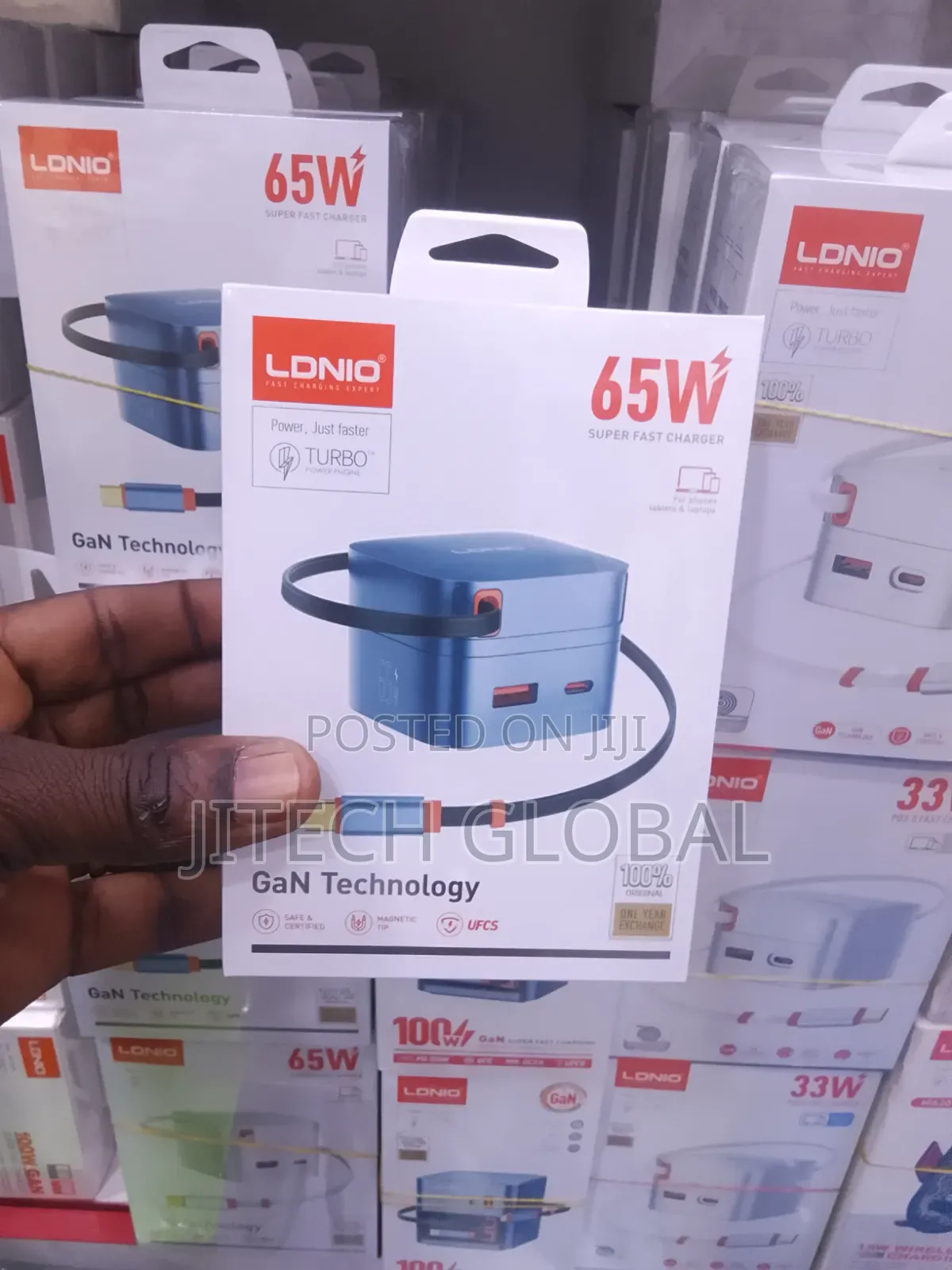 65W Fast Charger With Retractable Cable Q10