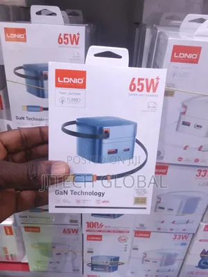 65W Fast Charger With Retractable Cable Q10