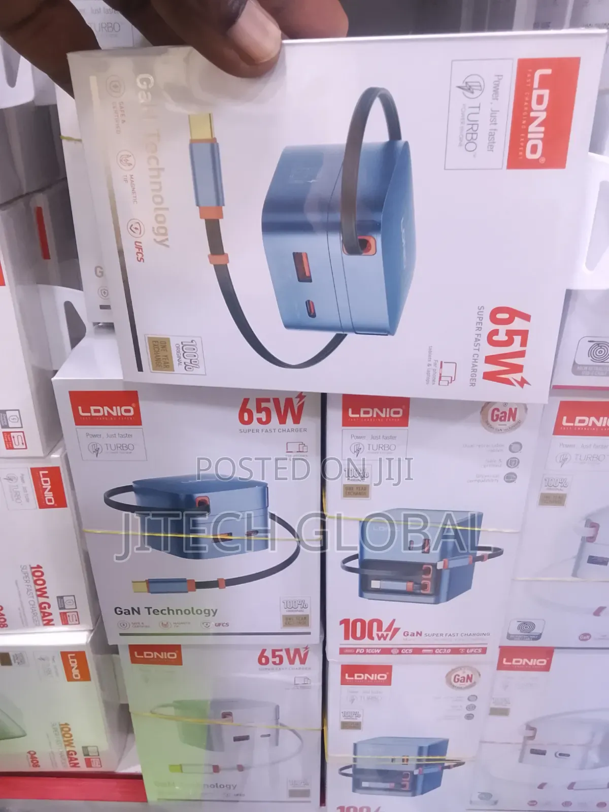 65W Fast Charger With Retractable Cable Q10
