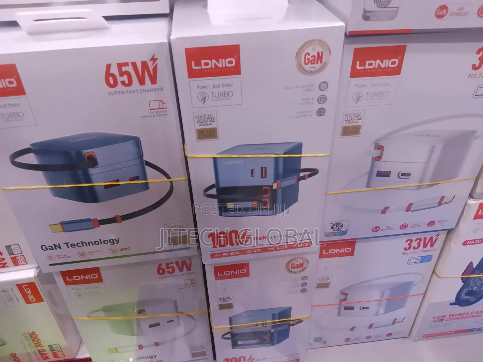 65W Fast Charger With Retractable Cable Q10