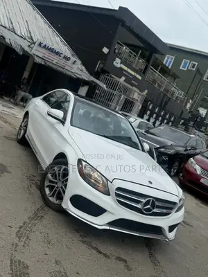 Mercedes-Benz C300 Base AWD 4Matic Sedan (2.0L 4cyl 7A) 2015 White