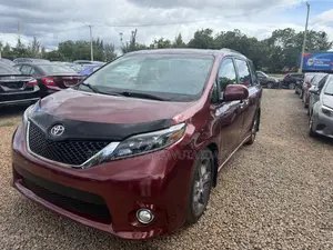 Toyota Sienna SE Premium 8-Passenger 4dr Minivan (3.5L 6cyl 6A) 2015