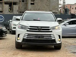 Toyota Highlander XLE 4x4 V6 (3.5L 6cyl 8A) 2018 White