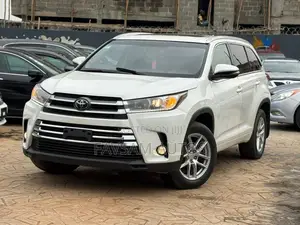 Toyota Highlander XLE 4x4 V6 (3.5L 6cyl 8A) 2018 White
