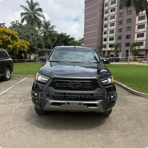 Toyota Hilux 2020 Black