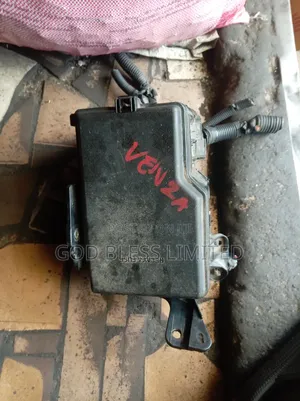 2010 Venza Bonnet Fuse Box