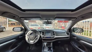 Toyota Highlander XLE 4dr SUV AWD (3.5L 6cyl 6A) 2015 Gray