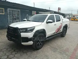 Toyota Hilux 2014 White