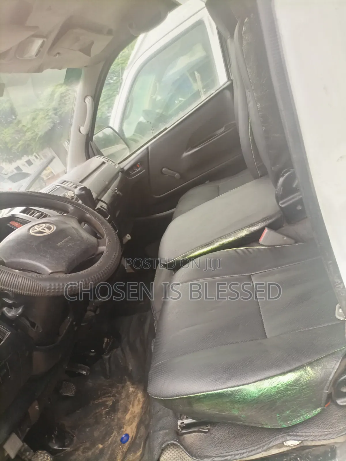 Toyota HiAce 2012 White
