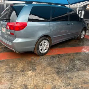 Toyota Sienna 2009 Blue