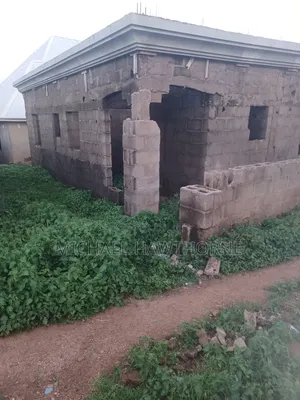 3bdrm House in Phase 2 / Jikwoyi for sale