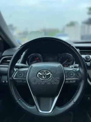 Toyota Camry XLE (2.5L 4cyl 8A) 2019 Red