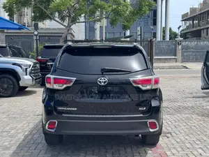 Toyota Highlander XLE V6 4x4 (3.5L 6cyl 6A) 2016 Black