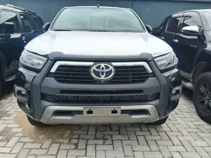 New Toyota Hilux 2025 Black