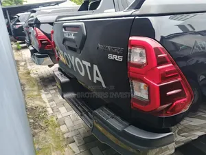 New Toyota Hilux 2025 Black