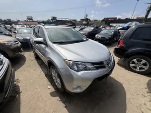Toyota RAV4 Limited 4dr SUV (2.5L 4cyl 6A) 2015 Silver
