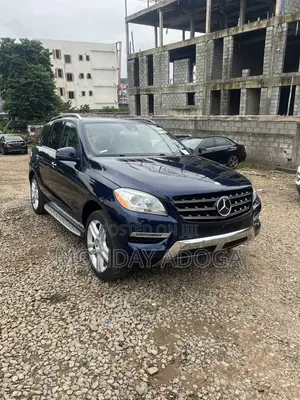 Mercedes-Benz M Class ML350 4MATIC 4dr SUV AWD (3.5L 6cyl 7A) 2015 Blue