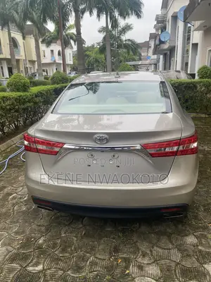 Toyota Avalon Limited 4dr Sedan (3.5L 6cyl 6A) 2014 Gold