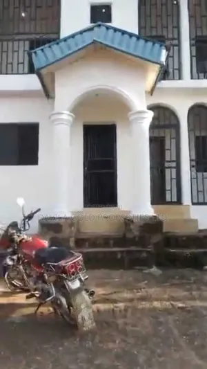 8bdrm Block of Flats in Benin City for sale