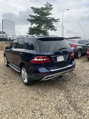 Mercedes-Benz M Class ML350 4MATIC 4dr SUV AWD (3.5L 6cyl 7A) 2015 Blue