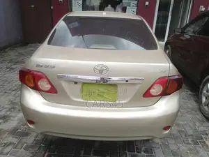 Toyota Corolla 2010 Gold