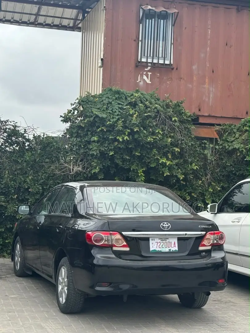 Toyota Corolla 2010 Black