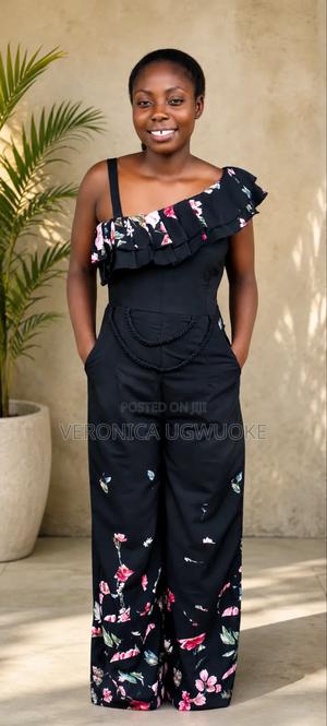 Vera's Collections Maintains Your Elegance in Simple Designs.
