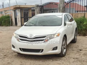 Toyota Venza LE AWD V6 2013 White