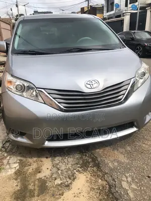 Toyota Sienna 2012 Silver