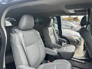 Toyota Sienna XLE 7-Passenger AWD 2021 Blue