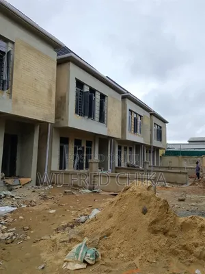 4bdrm Duplex in Eric Moore Close for sale