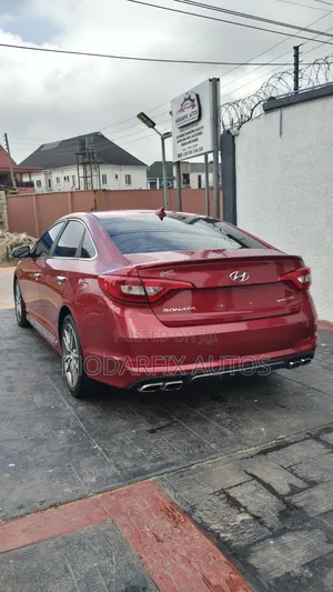 Hyundai Sonata Sport 2.0T Sedan FWD (2.0L 4cyl 6A) 2017 Red
