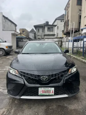 Toyota Camry SE FWD 2020 Black