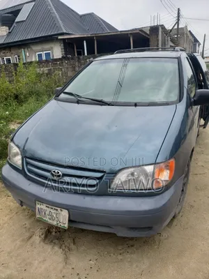 Toyota Sienna 2002 Blue
