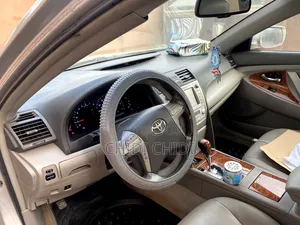 Toyota Camry XLE V6 4dr Sedan (3.5L 6cyl 6A) 2011 Silver