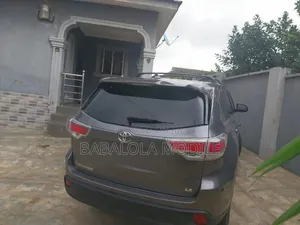 Toyota Highlander LE V6 4x2 (3.5L 6cyl 6A) 2016 Gray