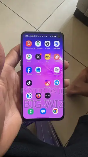 New Samsung Galaxy S10e 128 GB Green